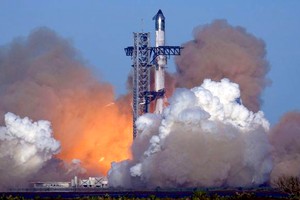 美“星舰”飞船发射后解体