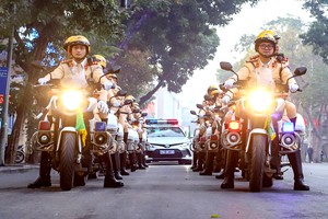 市公安力量在春节期间全员执勤以确保市民欢度春节。