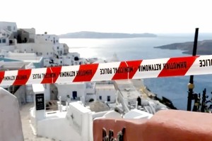 希腊圣托里尼岛因地震频发进入紧急状态