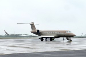 价值达近7000万美元的湾流G650ER豪华客机抵达顺化市富牌机场。