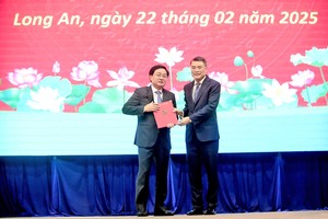 阮文决同志出任隆安省委书记职务