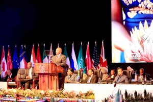 南非总统拉马福萨在会上发表致辞。