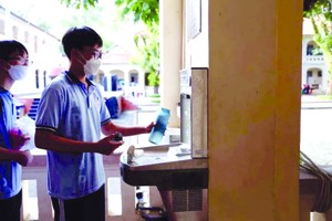 在校园里提供直饮水。