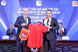 越南与德国足球合作备忘录签字仪式