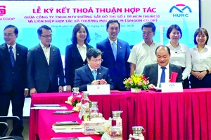 Saigon Co.op与HURC 1之间的合作签署仪式。