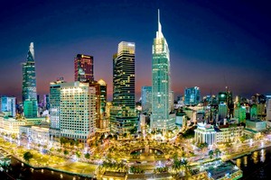 本市拥有许多优势，可以成为国际以及地区金融中心。