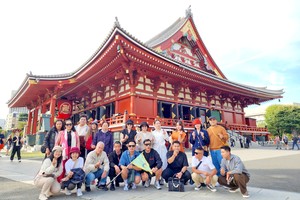 本市游客去日本旅游。