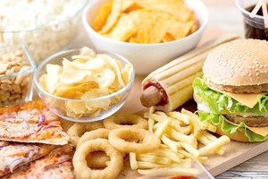 高热量饮食不仅容易让人长胖，还影响大脑健康。