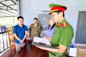 阮英俊已被起诉并被暂时拘留以接受调查。