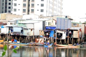 平盛郡穿心涌两岸的房屋未来将会被迁移。