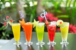 经常喝冷饮伤害脾胃。