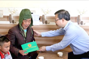 宣光省领导慰问林火罹难者家属