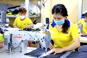 要向生产活动投入大量资金。