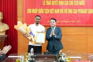 越南归化球员高潘丹‧光荣正式成为我国公民