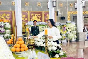 众多代表团吊唁已故总理武文杰夫人