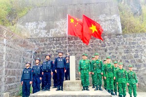 越南河江省边防部队义顺边防哨所和中国八布边境派出所于今年第一季度开展联合巡逻活动。