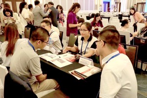 近20家中国重庆企业到河内寻找合作机会。