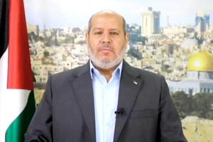 哈马斯高级官员哈亚发表电视讲话。