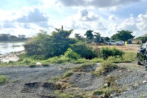 西贡河右岸经常发生坍塌导致水淹。