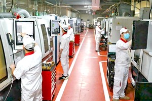 许多私营企业加入全球供应链。