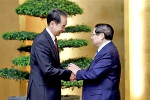 越南政府总理范明政会见中国驻越南大使何炜。