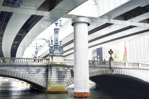 被首都高速公路高架桥覆盖的日本桥。