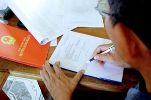 民众可到代替机关办理土地的相关手续。