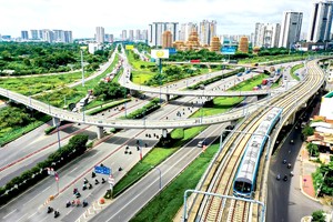 本市东面的公共运输系统。