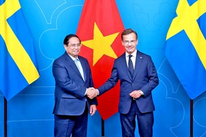 瑞典首相乌尔夫‧克里斯特松迎接越南政府总理范明政到访。