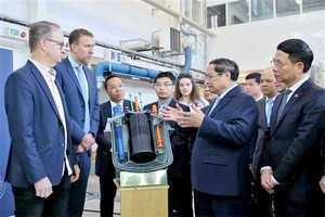 范明政造访瑞典皇家工学院核能安全研究室。