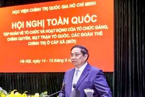 政府总理范明政在会议上致辞。