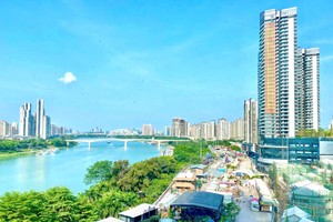 鸟瞰的邕江美景。