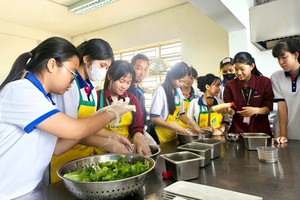 在市国际高等学院学习职技的“九加”系学生。