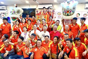 仁义堂各位领导、师傅与全体团员欢聚一堂。