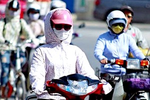 过度防晒可能引发健康问题。