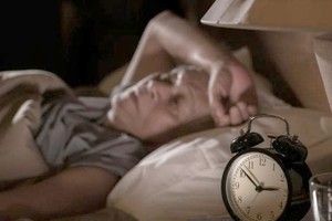 上了年纪后，安睡一整夜仿佛成了奢侈品。