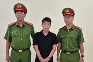 Cơ quan Cảnh sát điều tra Công an TPHCM thi hành lệnh bắt tạm giam Đoàn Quốc Việt