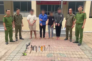 Bắt 2 đối tượng mang hung khí đi giải quyết mâu thuẫn