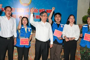 Những chuyến xe chở tấm lòng của TPHCM về khúc ruột miền Trung