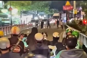 TPHCM: Điều tra hai nhóm thanh niên hỗn chiến trong đêm