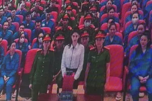 Bị cáo Andrea Aybar Carmona (người mẫu An Tây) tự bào chữa tại tòa. Ảnh: SONG MAI