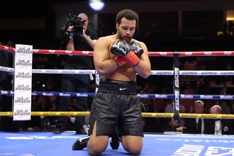 Itau mà cầu nguyện sau khi hạ gục Whyte