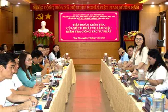 Đoàn kiểm tra của Sở Tư pháp TPHCM làm việc các các phường, xã.