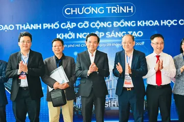 Bí thư Trần Lưu Quang đối thoại với cộng đồng khoa học công nghệ