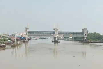 Triều cường ở TPHCM ở mức cao. Ảnh: MINH HẢI