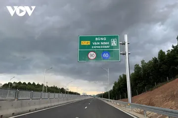 Nhiều đoạn tuyến cao tốc Bắc - Nam đã thông xe, đưa vào khai thác gần 2 năm nhưng chưa có trạm dừng nghỉ.