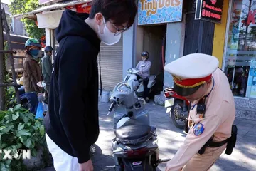 Hà Nội xử lý hành vi che, dán biển số xe