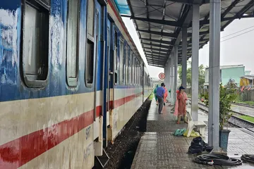 Đường sắt ngừng chạy 33 tàu khách do mưa lũ miền Trung
