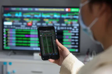 VN Index ‘rung lắc’ gần 50 điểm trong phiên