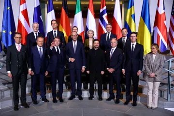 Cuộc gặp giữa Tổng thống Ukraine Volodymyr Zelensky, các đặc phái viên Mỹ và các nhà lãnh đạo châu Âu chủ chốt ở Đức ngày 15-12. Ảnh: Reuters